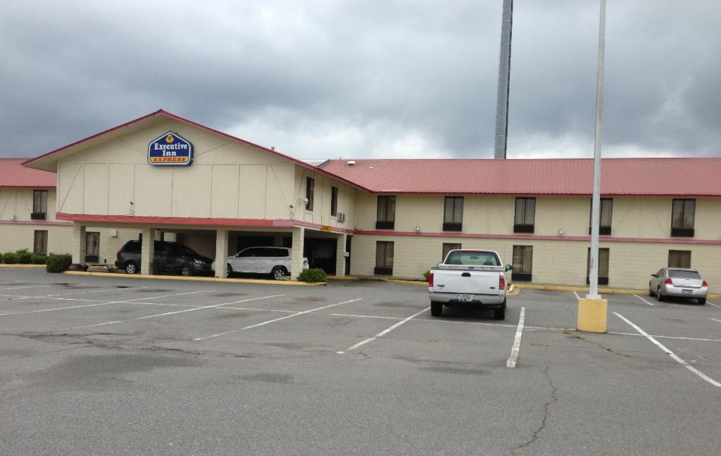 Executive Inn Pine Bluff Bagian luar foto
