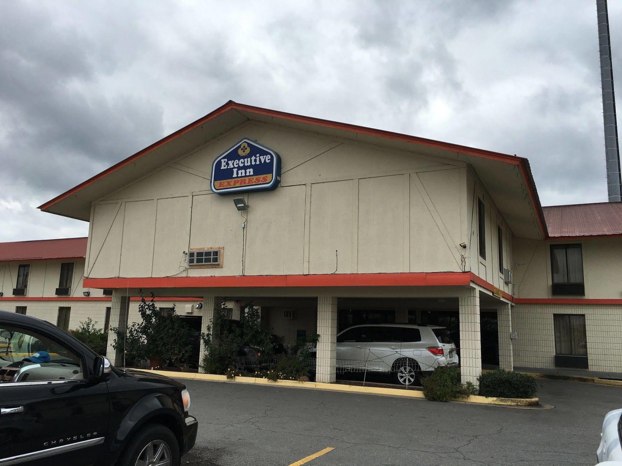 Executive Inn Pine Bluff Bagian luar foto